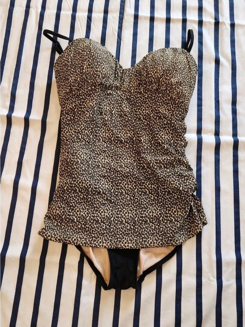 Old Navy Womens
Leopard Print Bathing Suit. Spaghetti Straps